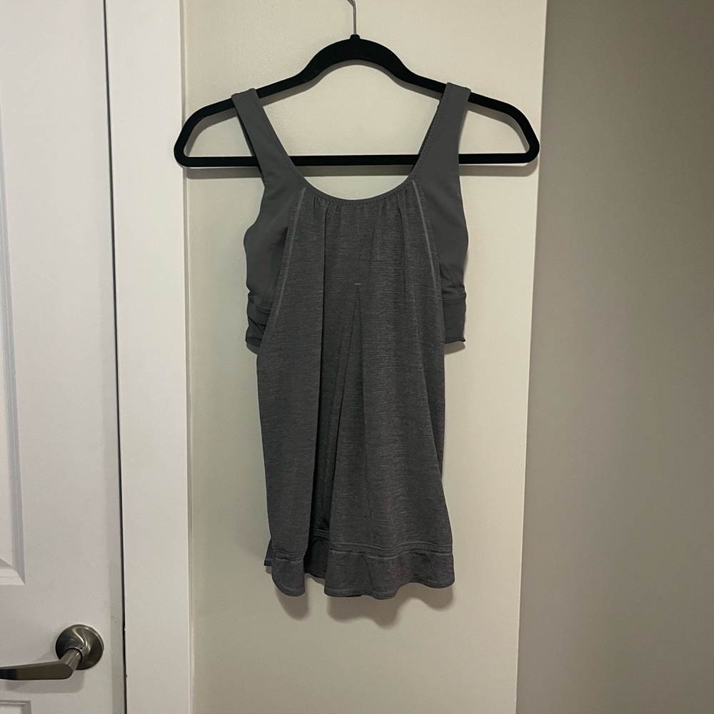 Lululemon tank top with built-in bra (sz 4)